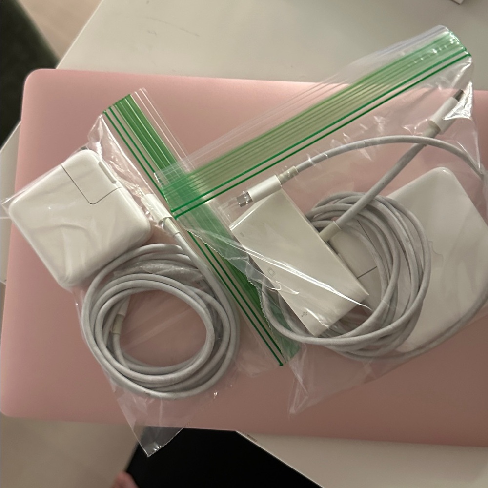 Apple MacBook in Rose with Accessories - Picture 16 of 16